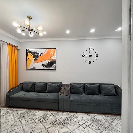 2-Х Комнатная В Золотом Квадрате Apartment Almaty Ngoại thất bức ảnh