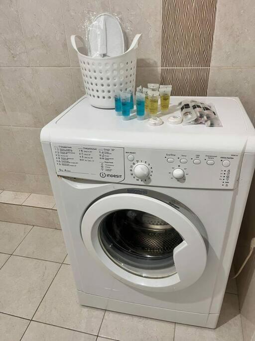 2-Х Комнатная В Золотом Квадрате Apartment Almaty Ngoại thất bức ảnh