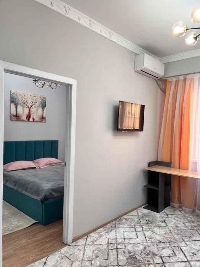 2-Х Комнатная В Золотом Квадрате Apartment Almaty Ngoại thất bức ảnh
