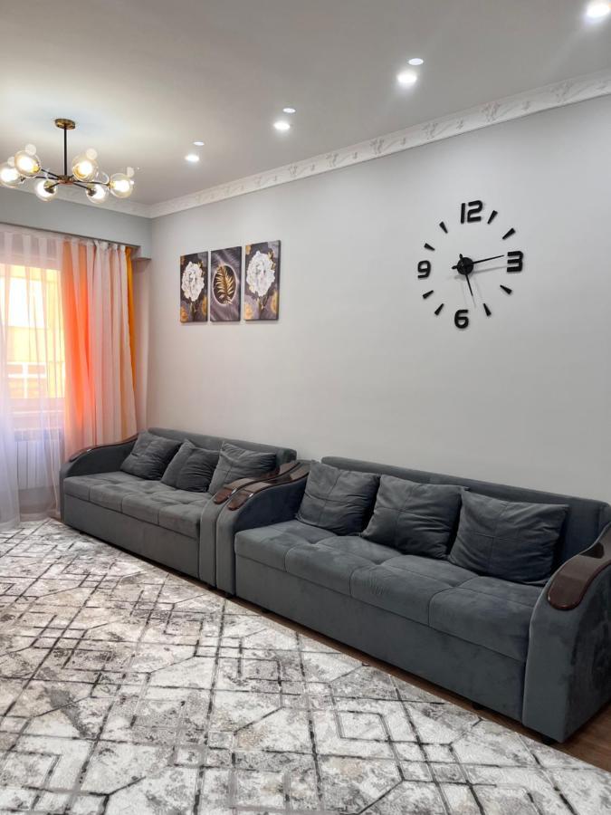 2-Х Комнатная В Золотом Квадрате Apartment Almaty Ngoại thất bức ảnh