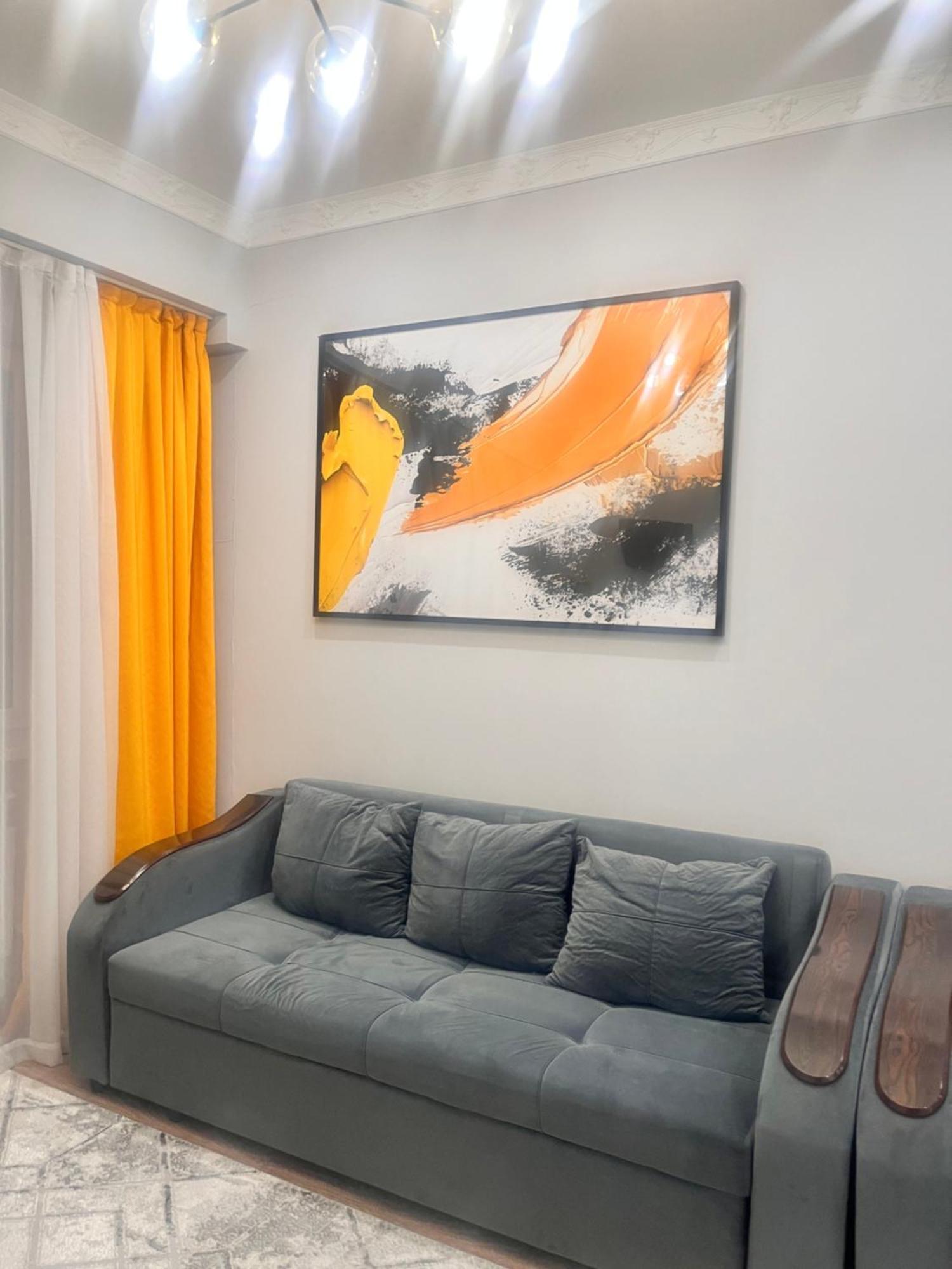 2-Х Комнатная В Золотом Квадрате Apartment Almaty Ngoại thất bức ảnh