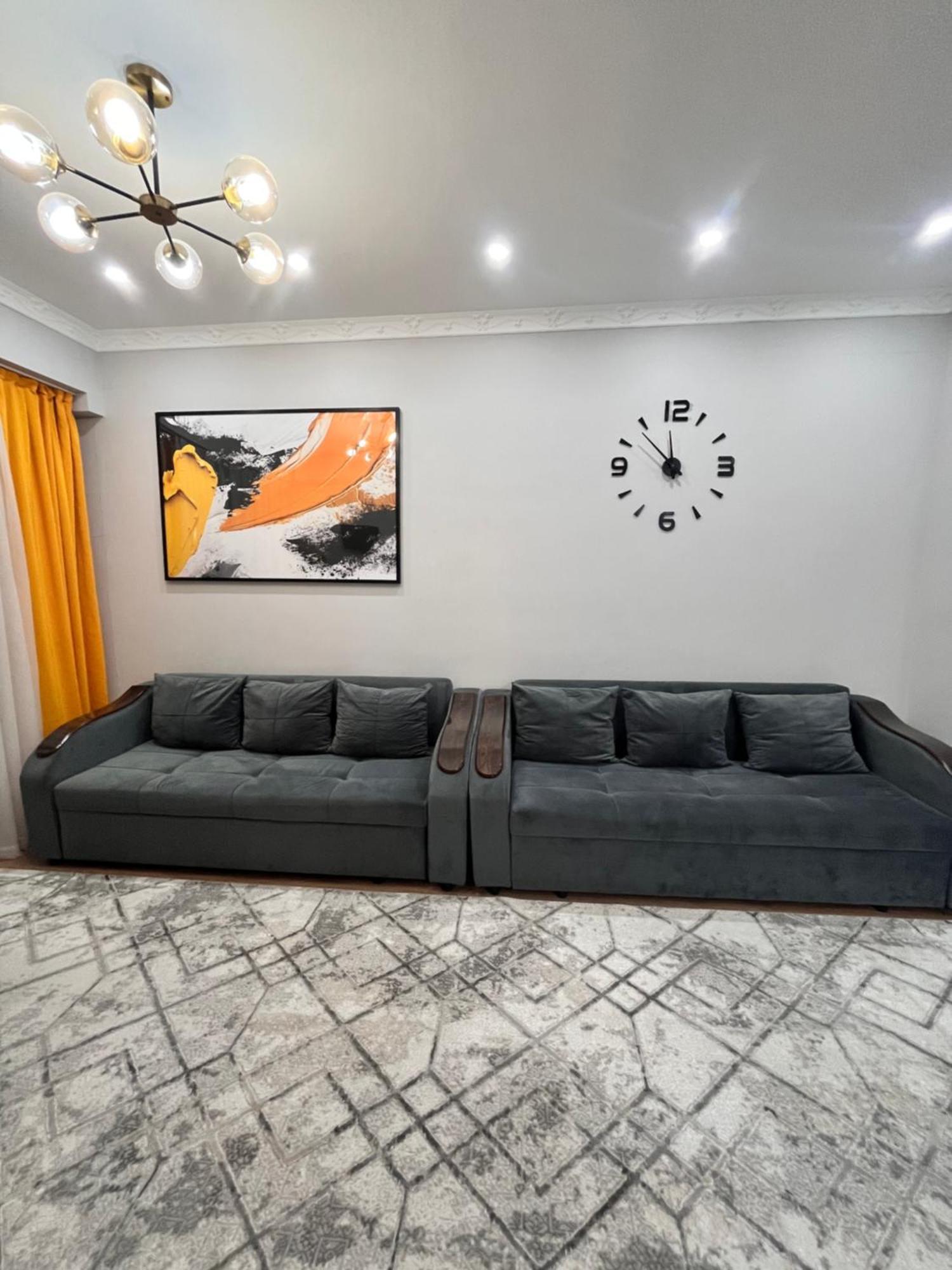 2-Х Комнатная В Золотом Квадрате Apartment Almaty Ngoại thất bức ảnh