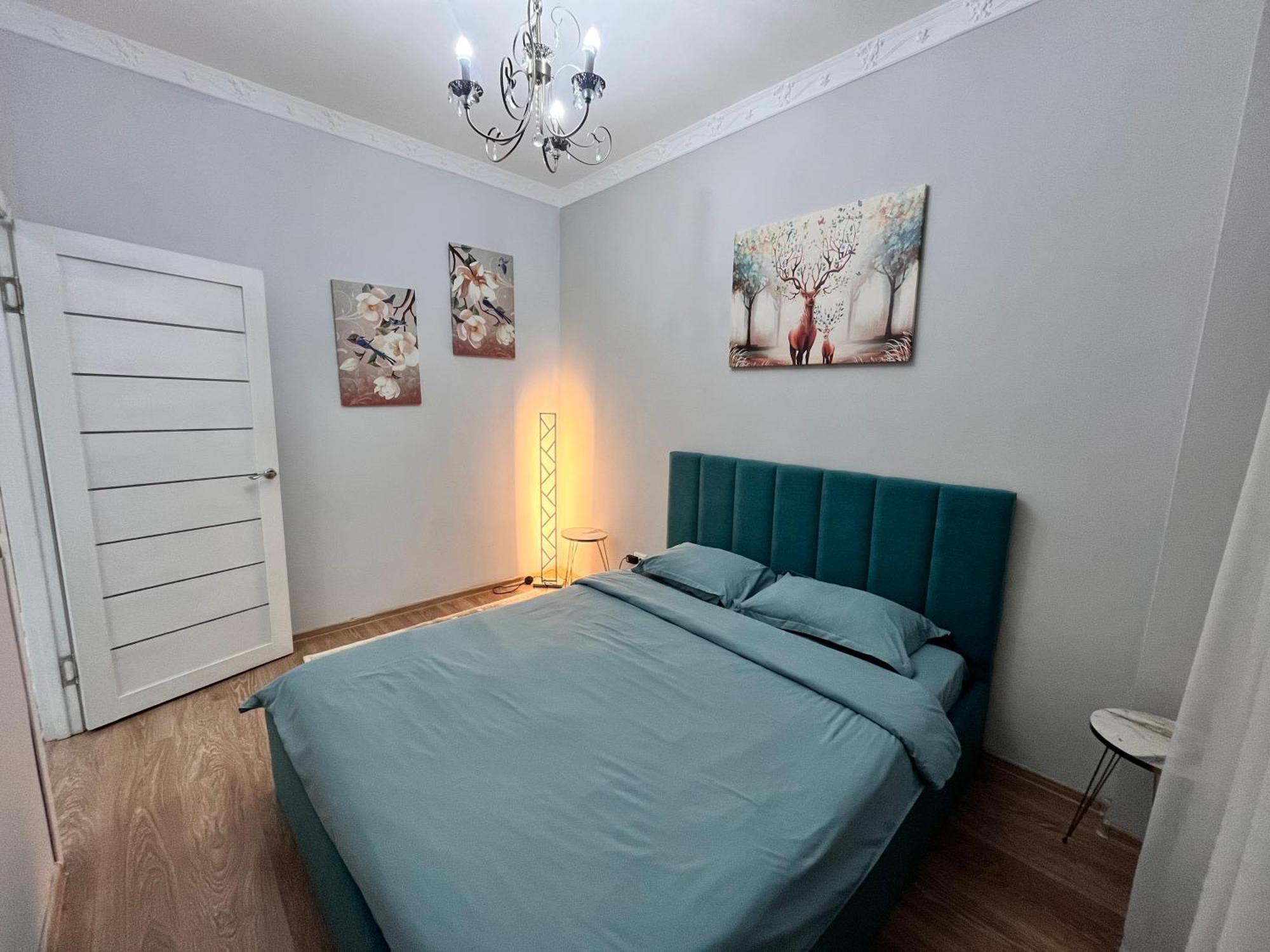 2-Х Комнатная В Золотом Квадрате Apartment Almaty Ngoại thất bức ảnh