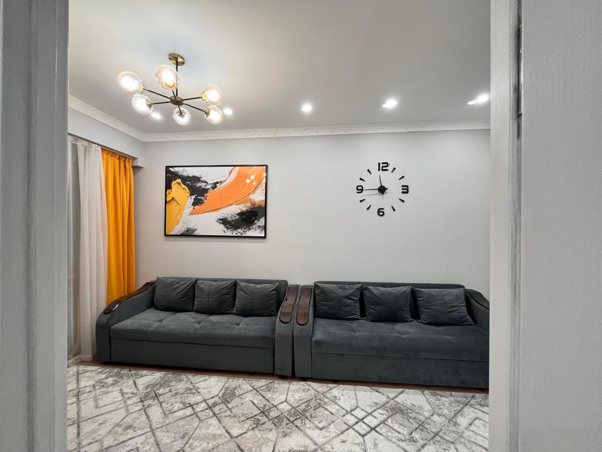 2-Х Комнатная В Золотом Квадрате Apartment Almaty Ngoại thất bức ảnh